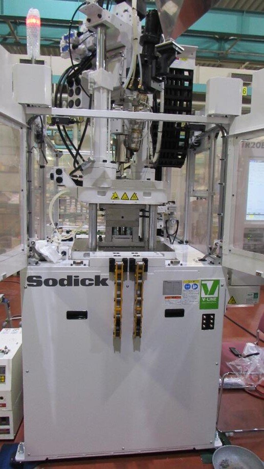 射出成形機（金属粉末射出成形仕様）の画像